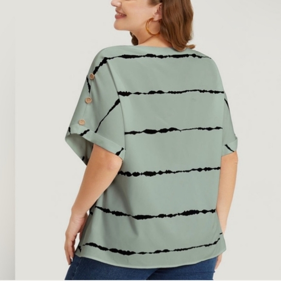 BloomChic Tie Dye Notched Button Detail Dolman Roll Sleeve Striped Blouse -14/16 - Picture 3 of 4